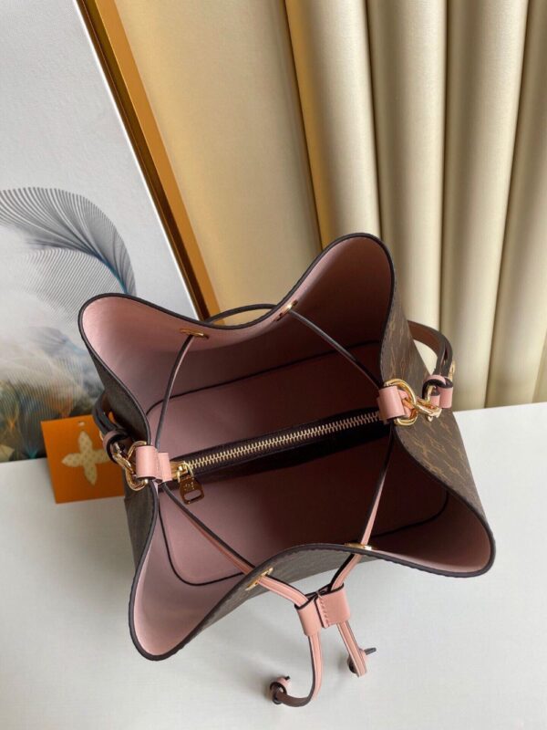 Louis Vuitton Bag NEONOE  M44022