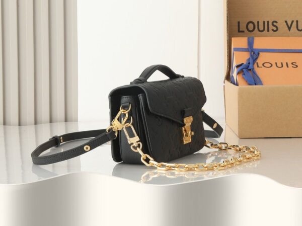 Louis Vuitton Bag Pochette Métis East West M46596
