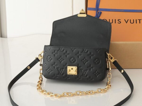 Louis Vuitton Bag Pochette Métis East West M46596