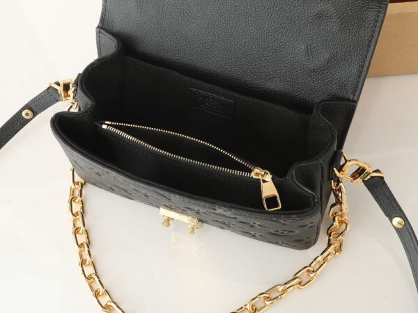 Louis Vuitton Bag Pochette Métis East West M46596
