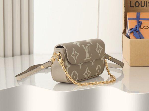 Louis Vuitton Bag Wallet On Chain Ivy M82211