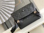 Louis Vuitton Bag VOYAGER M40511