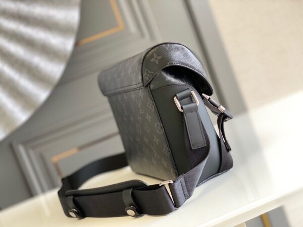 Louis Vuitton Bag VOYAGER M40511