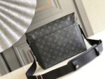 Louis Vuitton Bag VOYAGER M40511