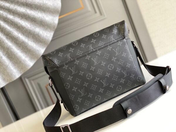 Louis Vuitton Bag VOYAGER M40511