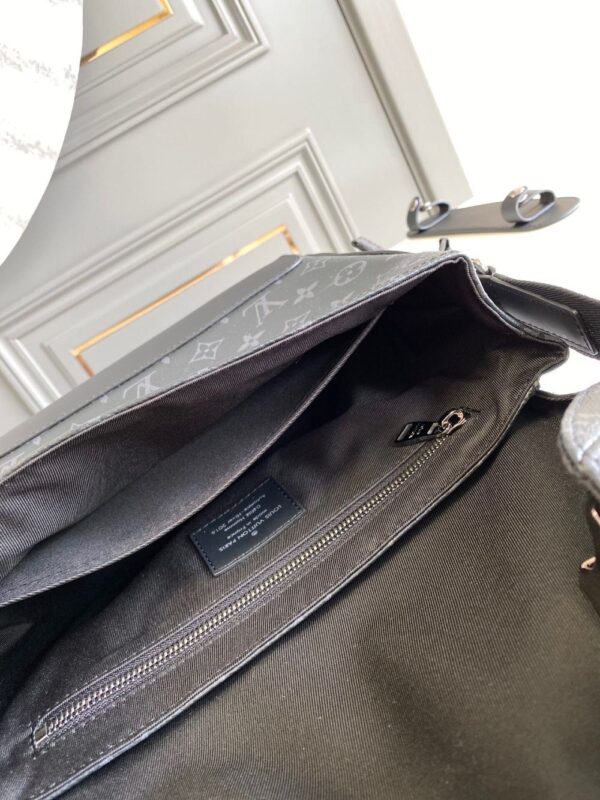 Louis Vuitton Bag VOYAGER M40511
