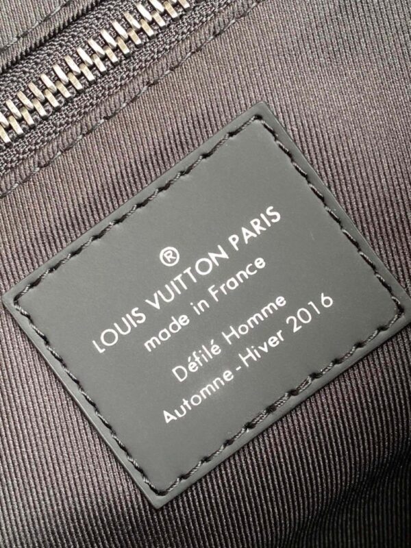 Louis Vuitton Bag VOYAGER M40511