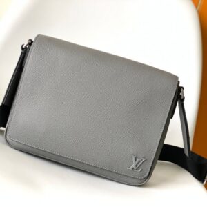 Louis Vuitton Bag  District M60831
