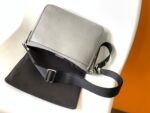 Louis Vuitton Bag  District M60831