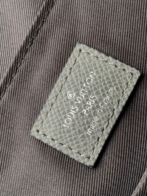 Louis Vuitton Bag  District M60831