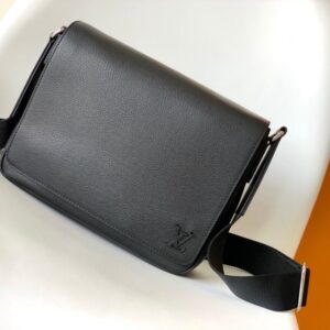 Louis Vuitton Bag  District  M30850