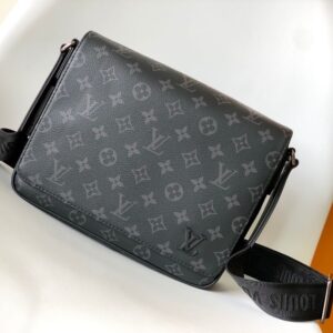 Louis Vuitton Bag  District  M30850