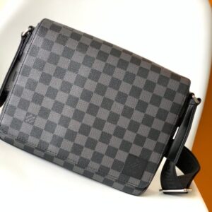 Louis Vuitton Bag  District  M42710