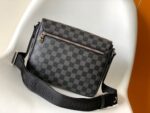 Louis Vuitton Bag  District  M42710