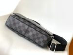 Louis Vuitton Bag  District  M42710