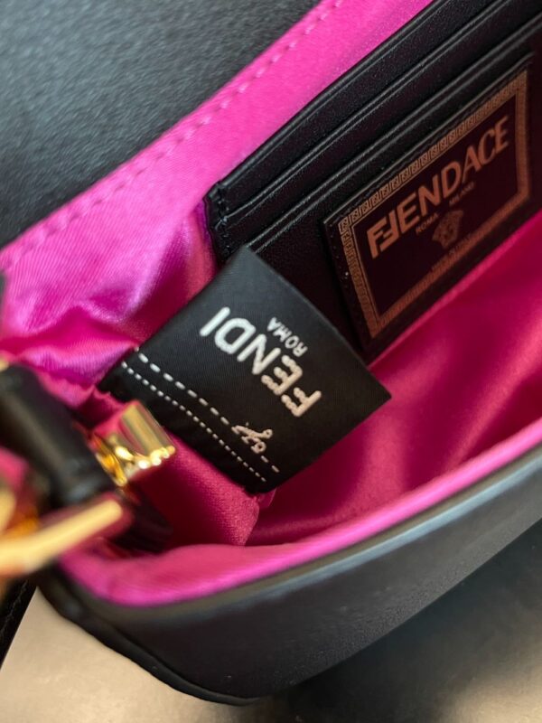 Fendi Bag Baguette 56871B90 Black
