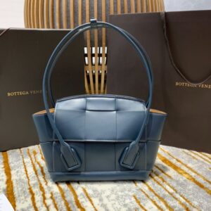 Bottega Veneta  Arco 33 Plain Weave 575943 Blue Lychee Pattern