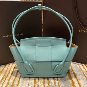 Bottega Veneta  Arco 33 Plain Weave 575943 Blue Lychee Pattern