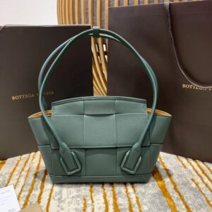 Bottega Veneta  Arco 33 Plain Weave 575943 Green Lychee Pattern