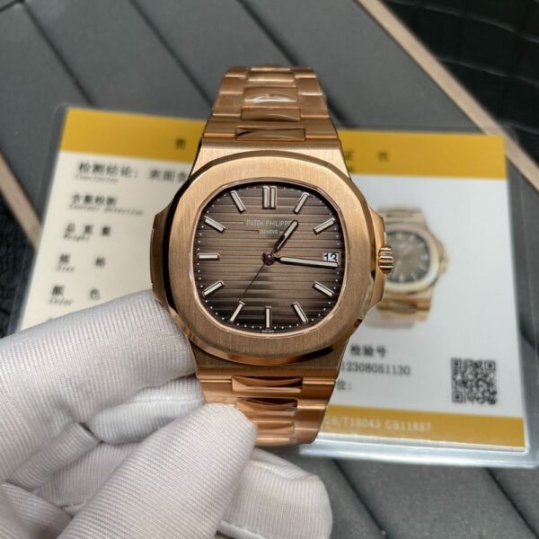 PATEK PHILIPPE  NAUTILUS 5711/1R-001
