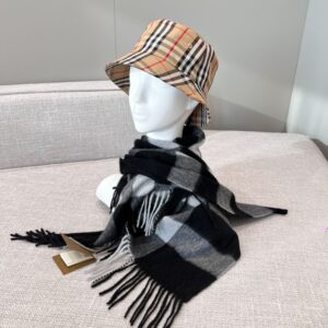 Burberry Cashmere shawl black