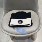 Louis Vuitton Wool scarf and hat set