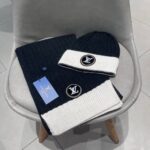 Louis Vuitton Wool scarf and hat set