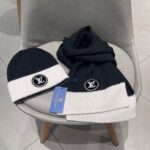 Louis Vuitton Wool scarf and hat set
