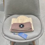 Louis Vuitton Wool scarf and hat set