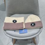 Louis Vuitton Wool scarf and hat set